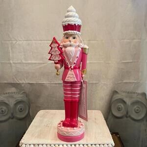 ❤️Cupcakes and Cashmere Christmas Nutcracker Decor